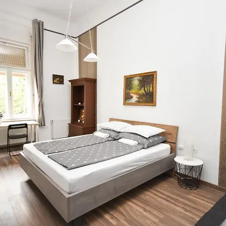 Modern & Huge 4 Bedroom 2 Bathroom Budapest