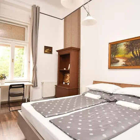 Modern & Huge 4 Bedroom 2 Bathroom * Budapest