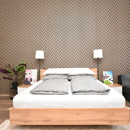 Modern & Huge 4 Bedroom 2 Bathroom Apartment Budapest