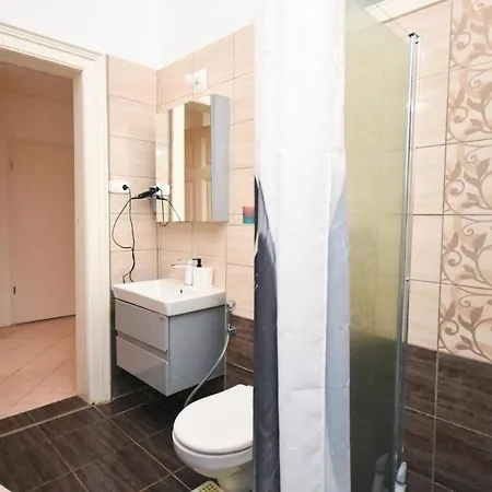 Apartment Modern & Huge 4 Bedroom 2 Bathroom Budapest