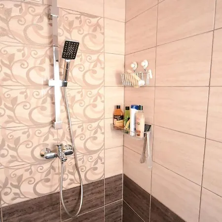 Modern & Huge 4 Bedroom 2 Bathroom * Budapest
