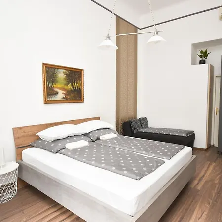Modern & Huge 4 Bedroom 2 Bathroom Apartment Budapest