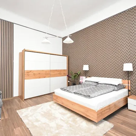Modern & Huge 4 Bedroom 2 Bathroom